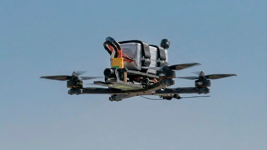 «Бумеранг» (FPV-дрон) — боевой FPV-дрон, дополнительный ракурс
